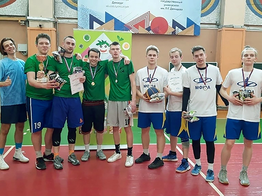 Увеличить. Студенты Ярославского филиала МФЮА взяли СЕРЕБРО на чемпионате по баскетболу!