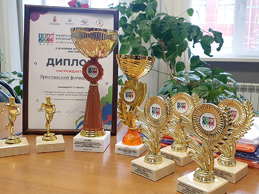 Увеличить. Награждение призеров чемпионата по бегу и ходьбе среди вузов «Distance-2030»