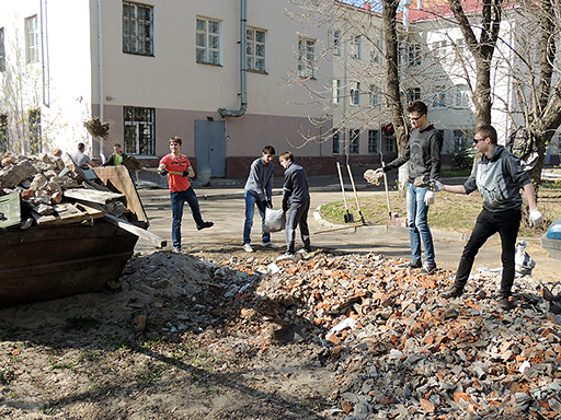 Увеличить. Субботник в ЯФ МФЮА