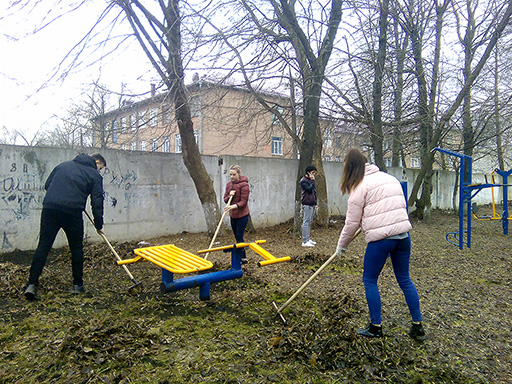 Увеличить. Субботник в ЯФ МФЮА