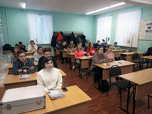 Увеличить. Профориентационный урок в ЯФ МФЮА для учеников средней школы № 11 г. Ярославля.