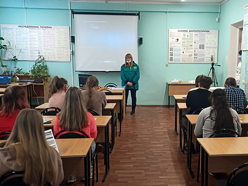 Увеличить. Профориентационный урок в ЯФ МФЮА для учеников средней школы № 11 г. Ярославля.