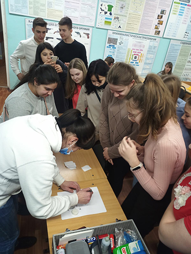 Увеличить. Профориентационный урок в ЯФ МФЮА для учеников средней школы № 11 г. Ярославля.