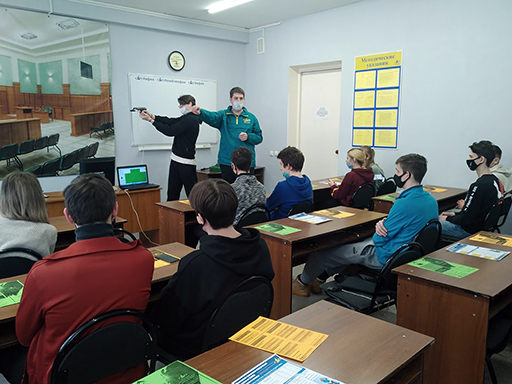 Увеличить. Профориентационный урок в ЯФ МФЮА для учеников 11 класса средней школы № 25 г. Ярославля.